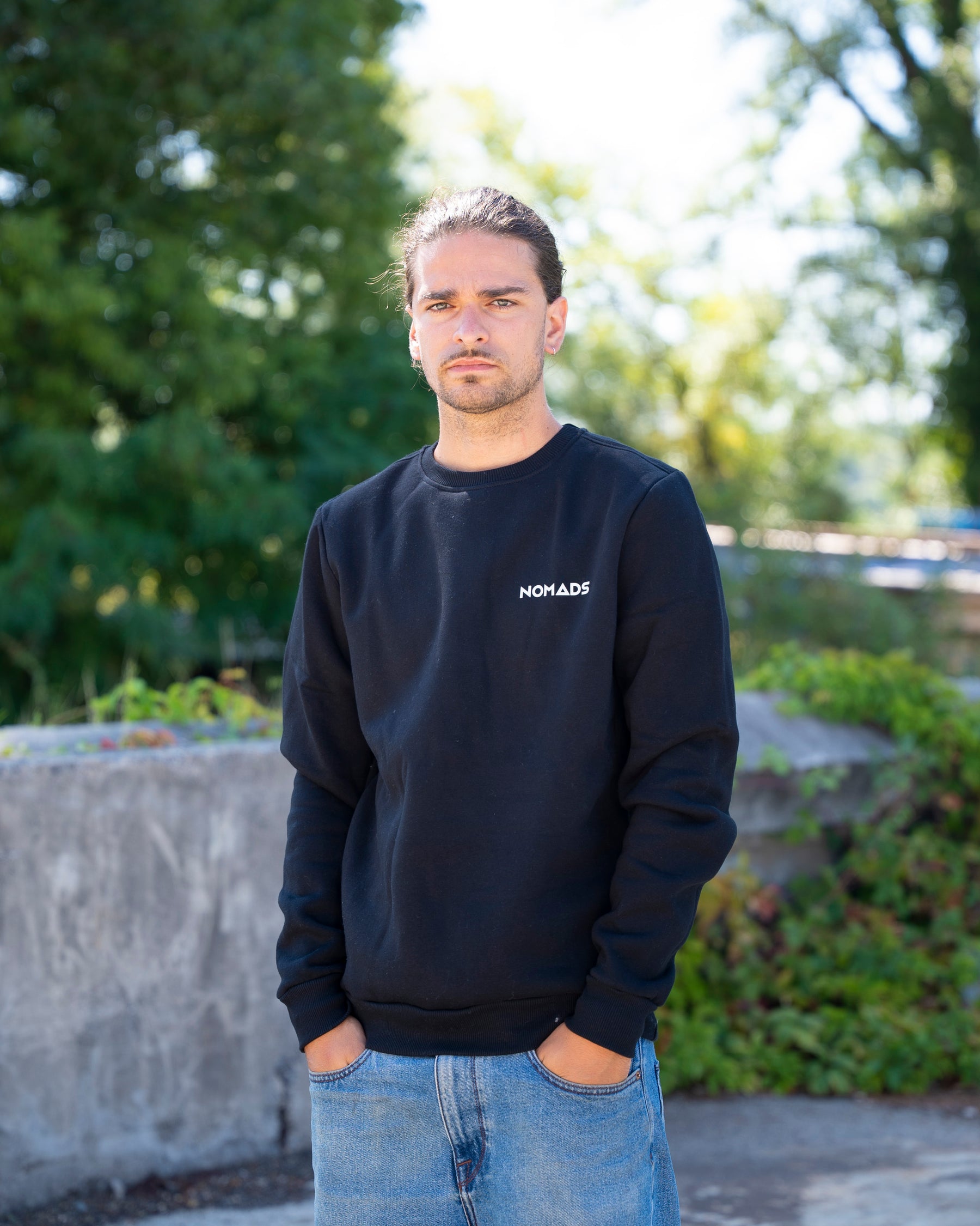 Schwarzes Herren-Sweatshirt mit Rundhalsausschnitt
